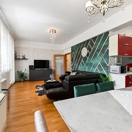 Luxury Experience Center Near With Balcony And Free Garage شقة