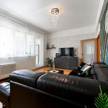 شقة Luxury Experience Center Near With Balcony And Free Garage *