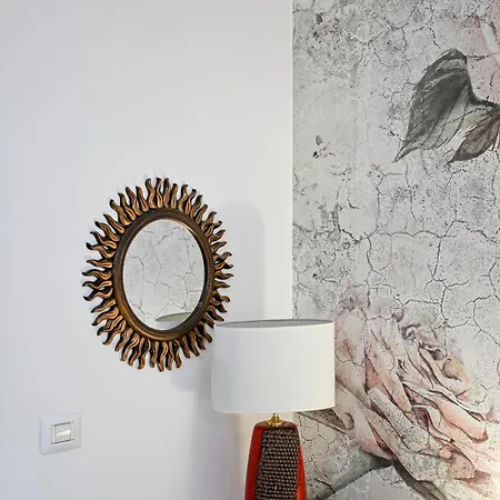 Luxury Experience Center Near With Balcony And Free Garage زادار