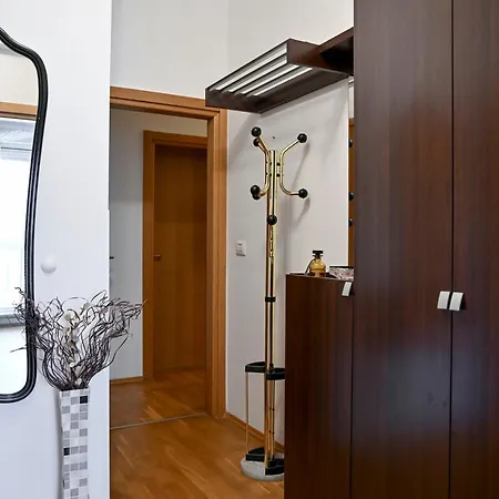 Luxury Experience Center Near With Balcony And Free Garage * زادار